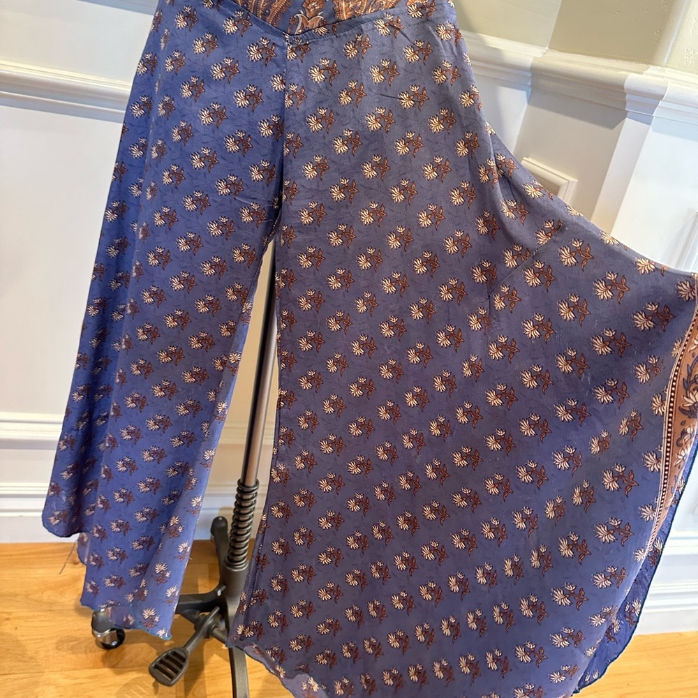 Woman’s Pants - Picture 3 of 7
